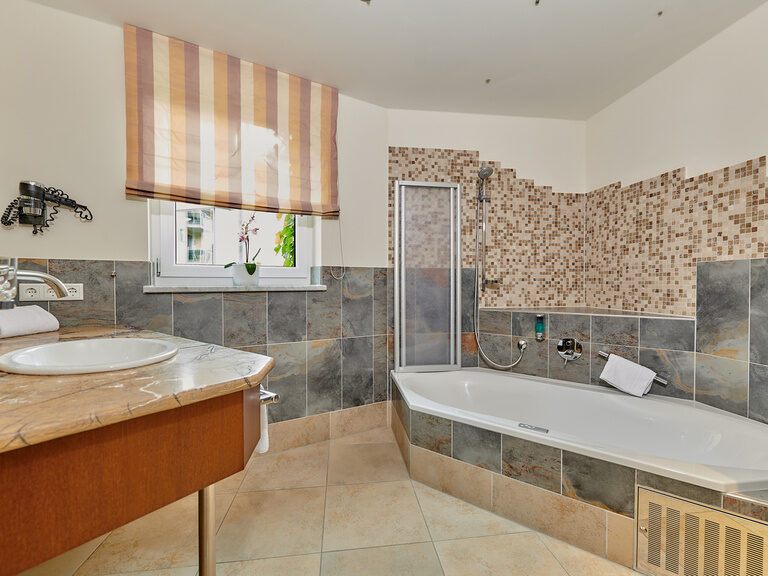 Whirlpoolwanne im Zimmer