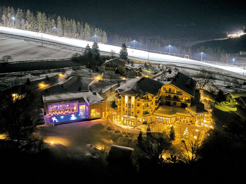Winter Reienrhof bei Nacht