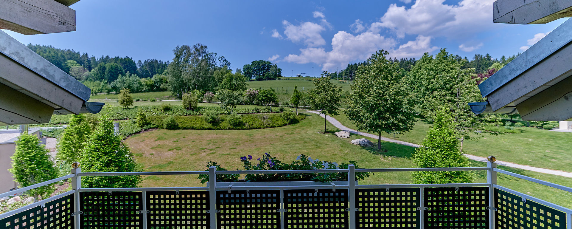 Zimmer mit Balkon